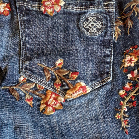 Laurie Felt | Classic Denim All-Over Floral Embroidered Slim Leg Jeans - Picture 7 of 15